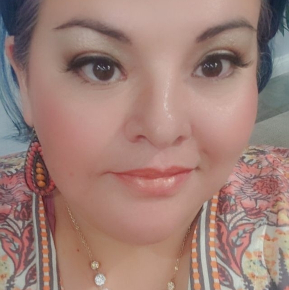 Hello, welcome to my closet!!! - Picture 1 of 7